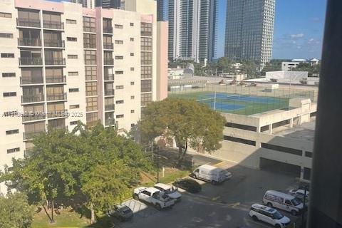 Condominio en Sunny Isles Beach, Florida, 1 dormitorio  № 2034461