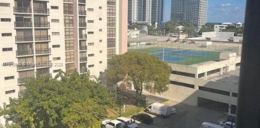 Condominio en Sunny Isles Beach, Florida, 1 dormitorio  № 2034461