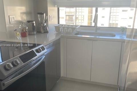 Condominio en venta en Sunny Isles Beach, Florida, 1 dormitorio, 59.46 m2 № 2034461 - foto 18