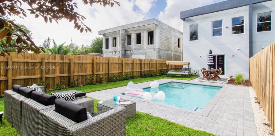 Touwnhouse à Miami, Floride 3 chambres, 167.22 m2 № 1852349