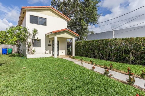 Villa ou maison à vendre à Miami, Floride: 2 chambres, 107.4 m2 № 2088344 - photo 3