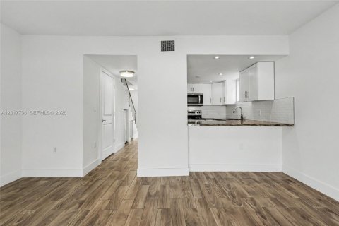 Villa ou maison à vendre à Miami, Floride: 2 chambres, 107.4 m2 № 2088344 - photo 21