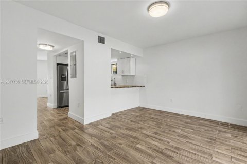 Villa ou maison à vendre à Miami, Floride: 2 chambres, 107.4 m2 № 2088344 - photo 19