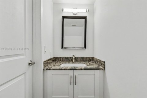 Villa ou maison à vendre à Miami, Floride: 2 chambres, 107.4 m2 № 2088344 - photo 11