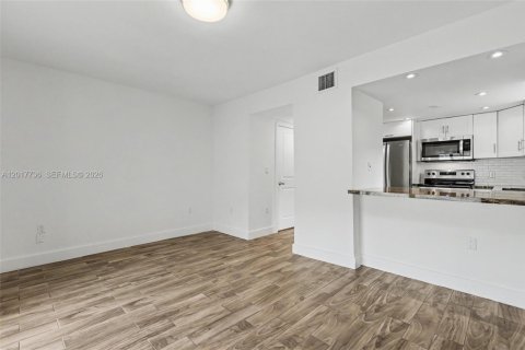 Villa ou maison à vendre à Miami, Floride: 2 chambres, 107.4 m2 № 2088344 - photo 20
