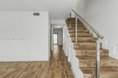 Villa ou maison à vendre à Miami, Floride: 2 chambres, 107.4 m2 № 2088344 - photo 5