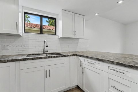 Villa ou maison à vendre à Miami, Floride: 2 chambres, 107.4 m2 № 2088344 - photo 12