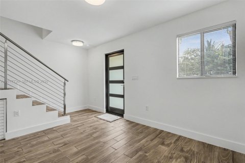 Villa ou maison à vendre à Miami, Floride: 2 chambres, 107.4 m2 № 2088344 - photo 9