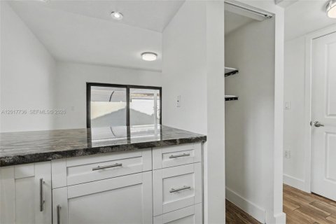 Villa ou maison à vendre à Miami, Floride: 2 chambres, 107.4 m2 № 2088344 - photo 14