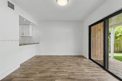 Villa ou maison à vendre à Miami, Floride: 2 chambres, 107.4 m2 № 2088344 - photo 18