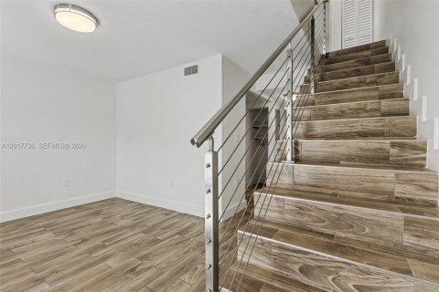 Villa ou maison à vendre à Miami, Floride: 2 chambres, 107.4 m2 № 2088344 - photo 4