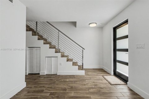 Villa ou maison à vendre à Miami, Floride: 2 chambres, 107.4 m2 № 2088344 - photo 8