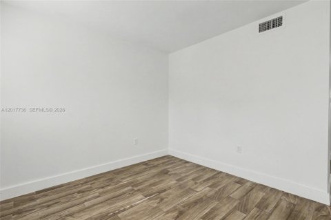 Villa ou maison à vendre à Miami, Floride: 2 chambres, 107.4 m2 № 2088344 - photo 6