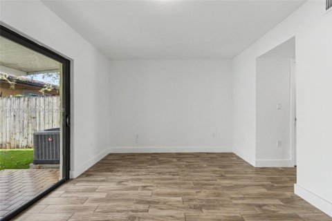 Villa ou maison à vendre à Miami, Floride: 2 chambres, 107.4 m2 № 2088344 - photo 22