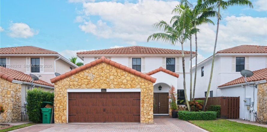 Дом в Майами, Флорида 4 спальни, 245.35м2 № 2005822