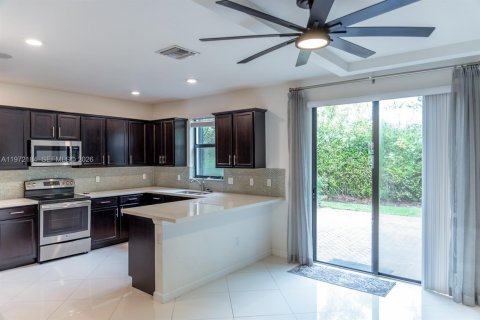 Touwnhouse à vendre à Coconut Creek, Floride: 3 chambres, 136.19 m2 № 2046293 - photo 9