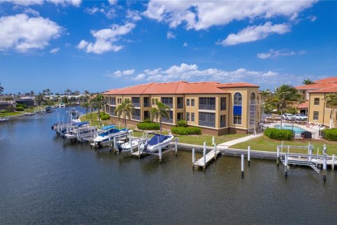 Copropriété à vendre à Punta Gorda, Floride: 2 chambres, 140.56 m2 № 1722664 - photo 3