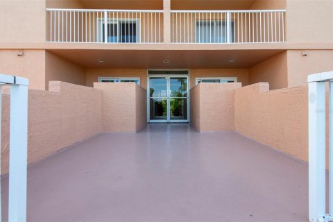 Condominio en venta en Saint Petersburg, Florida, 1 dormitorio, 76.64 m2 № 2314699 - foto 3