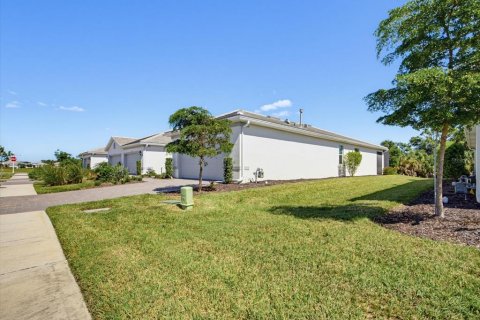 House in Englewood, Florida 3 bedrooms, 148.83 sq.m. № 2427417 - photo 2