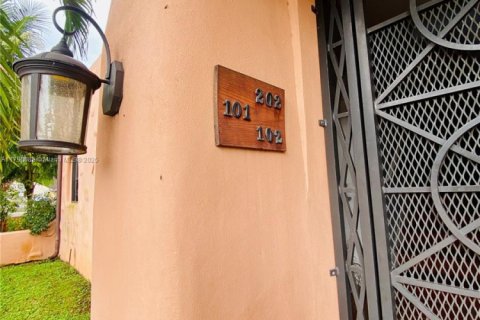 Propiedad comercial en venta en Miami Springs, Florida № 1646999 - foto 5