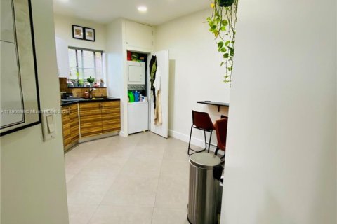 Propiedad comercial en venta en Miami Springs, Florida № 1646999 - foto 28