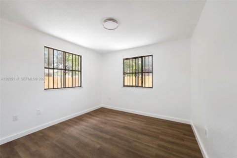 Villa ou maison à vendre à Miami, Floride: 4 chambres, 127.46 m2 № 2146471 - photo 16