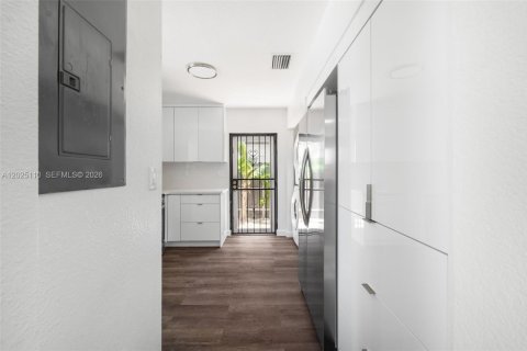 Villa ou maison à vendre à Miami, Floride: 4 chambres, 127.46 m2 № 2146471 - photo 6