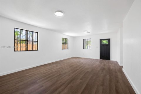 Villa ou maison à vendre à Miami, Floride: 4 chambres, 127.46 m2 № 2146471 - photo 4