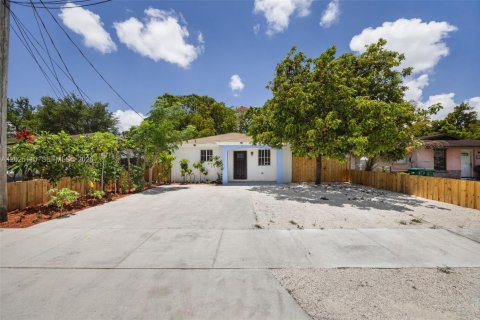 Villa ou maison à Miami, Floride 4 chambres, 127.46 m2 № 2146471