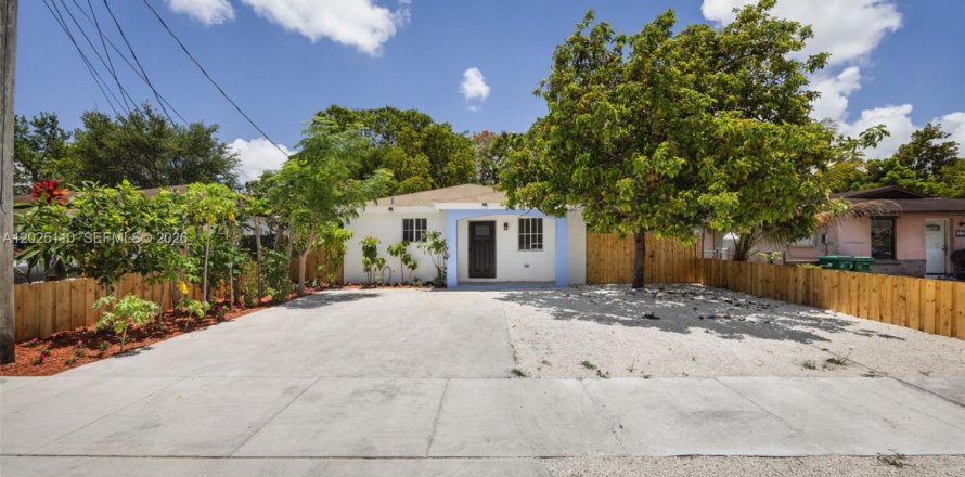 Villa ou maison à Miami, Floride 4 chambres, 127.46 m2 № 2146471