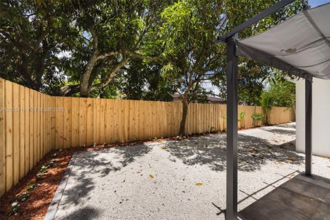 Villa ou maison à vendre à Miami, Floride: 4 chambres, 127.46 m2 № 2146471 - photo 25