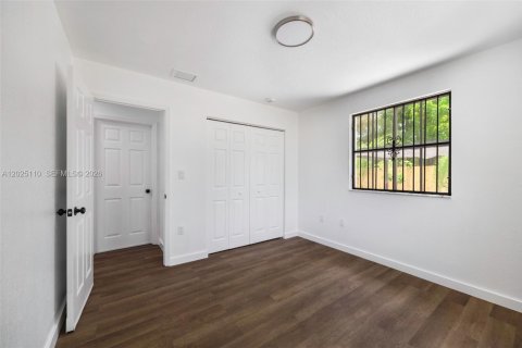 Villa ou maison à vendre à Miami, Floride: 4 chambres, 127.46 m2 № 2146471 - photo 14