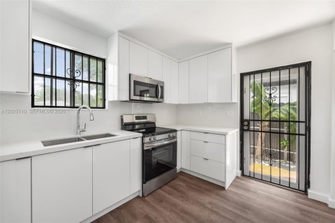 Villa ou maison à vendre à Miami, Floride: 4 chambres, 127.46 m2 № 2146471 - photo 7