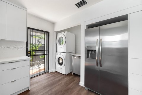 Villa ou maison à vendre à Miami, Floride: 4 chambres, 127.46 m2 № 2146471 - photo 9