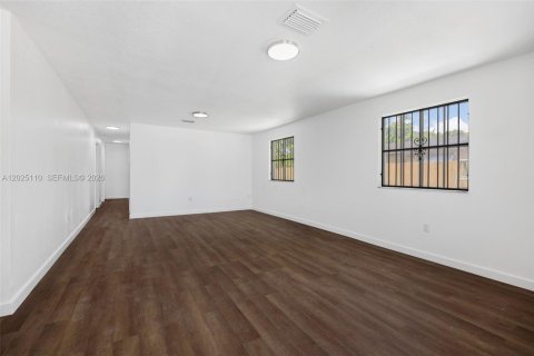 Villa ou maison à vendre à Miami, Floride: 4 chambres, 127.46 m2 № 2146471 - photo 3