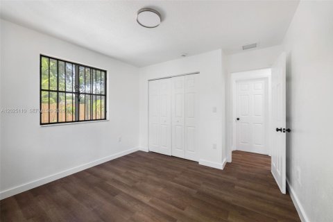 Villa ou maison à vendre à Miami, Floride: 4 chambres, 127.46 m2 № 2146471 - photo 12