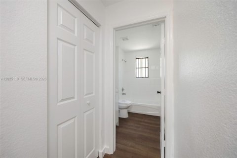 Villa ou maison à vendre à Miami, Floride: 4 chambres, 127.46 m2 № 2146471 - photo 20