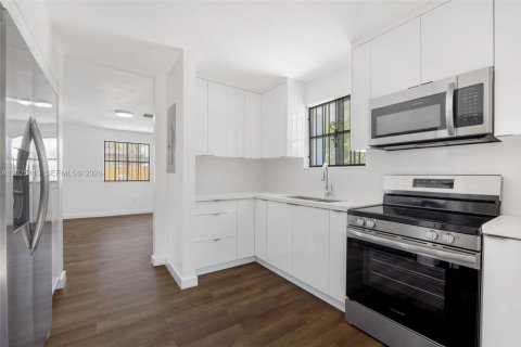 Villa ou maison à vendre à Miami, Floride: 4 chambres, 127.46 m2 № 2146471 - photo 10