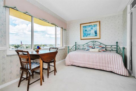 Condo in Belleair Bluffs, Florida, 1 bedroom  № 1780476 - photo 11