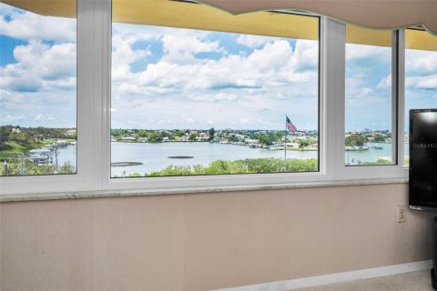 Condo in Belleair Bluffs, Florida, 1 bedroom  № 1780476 - photo 8