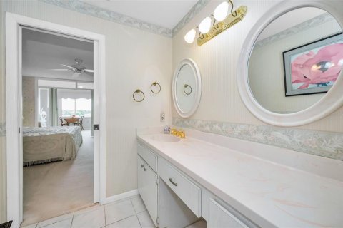 Condo in Belleair Bluffs, Florida, 1 bedroom  № 1780476 - photo 23