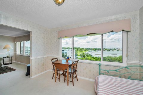 Condo in Belleair Bluffs, Florida, 1 bedroom  № 1780476 - photo 12
