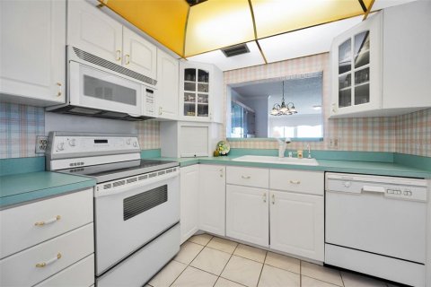 Condo in Belleair Bluffs, Florida, 1 bedroom  № 1780476 - photo 26