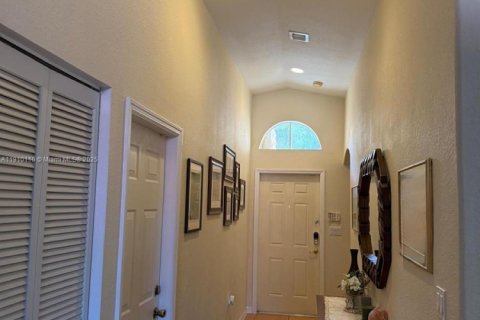 House in Homestead, Florida 3 bedrooms, 124.12 sq.m. № 2016321 - photo 4