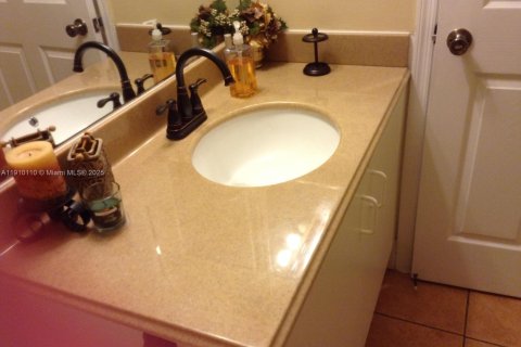 House in Homestead, Florida 3 bedrooms, 124.12 sq.m. № 2016321 - photo 16