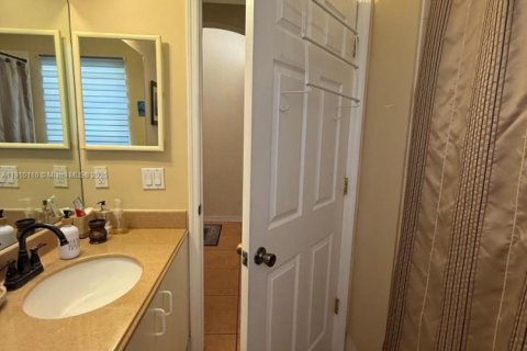 House in Homestead, Florida 3 bedrooms, 124.12 sq.m. № 2016321 - photo 17