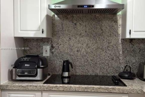 House in Homestead, Florida 3 bedrooms, 124.12 sq.m. № 2016321 - photo 12