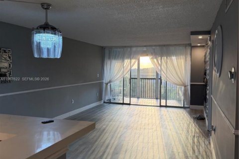 Condominio en alquiler en Lauderhill, Florida, 2 dormitorios, 117.06 m2 № 2029711 - foto 5