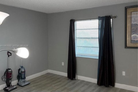 Condominio en alquiler en Lauderhill, Florida, 2 dormitorios, 117.06 m2 № 2029711 - foto 13
