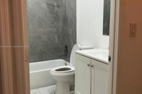 Condominio en alquiler en Deerfield Beach, Florida, 3 dormitorios, 90.49 m2 № 2026664 - foto 12